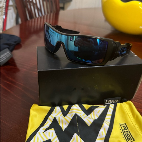 Authentic Oakley Oil Rig/matte Black/blue Walleva Polarized/EUC - Picture 3 of 4